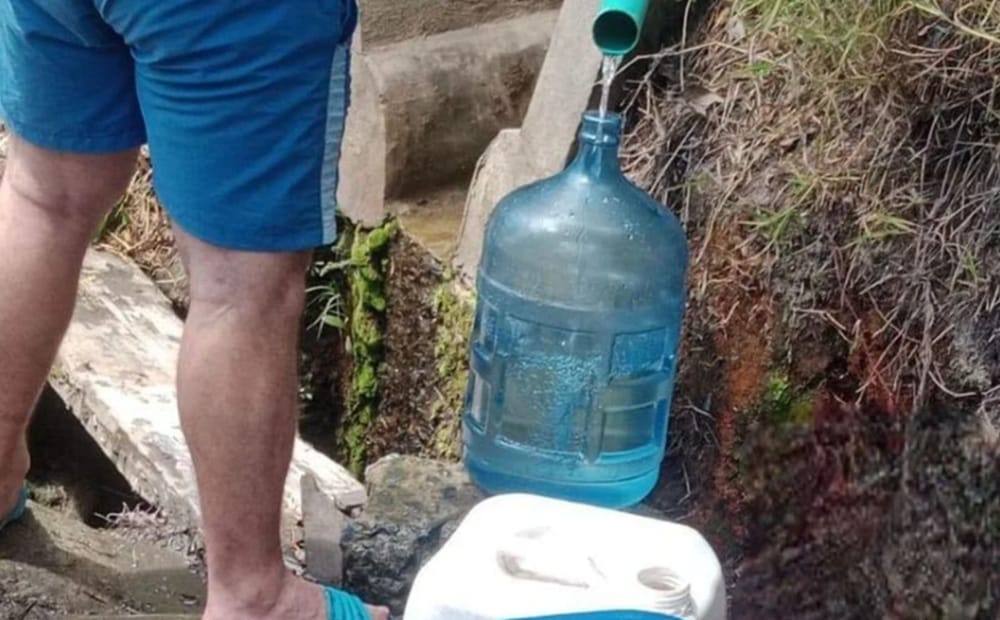 Tres semanas sin agua en Vélez y la factura por consumo llega puntual a los hogares imagen de la publicación
