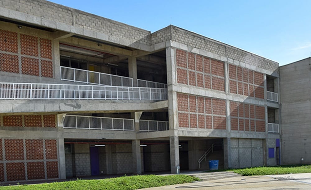 Instituto Villas de San Ignacio al norte de Bucaramanga está lleno de grietas imagen de la publicación