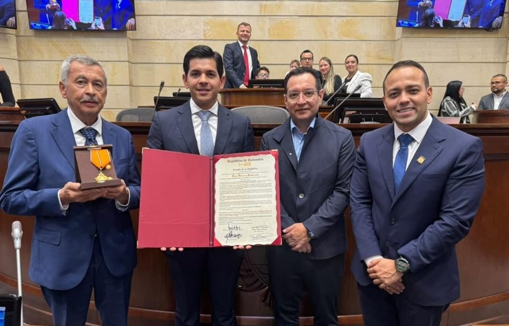 Senado de la República condecora a Proyectos y Servicios S.A.S. por su trayectoria en la ingeniería colombiana imagen de la publicación