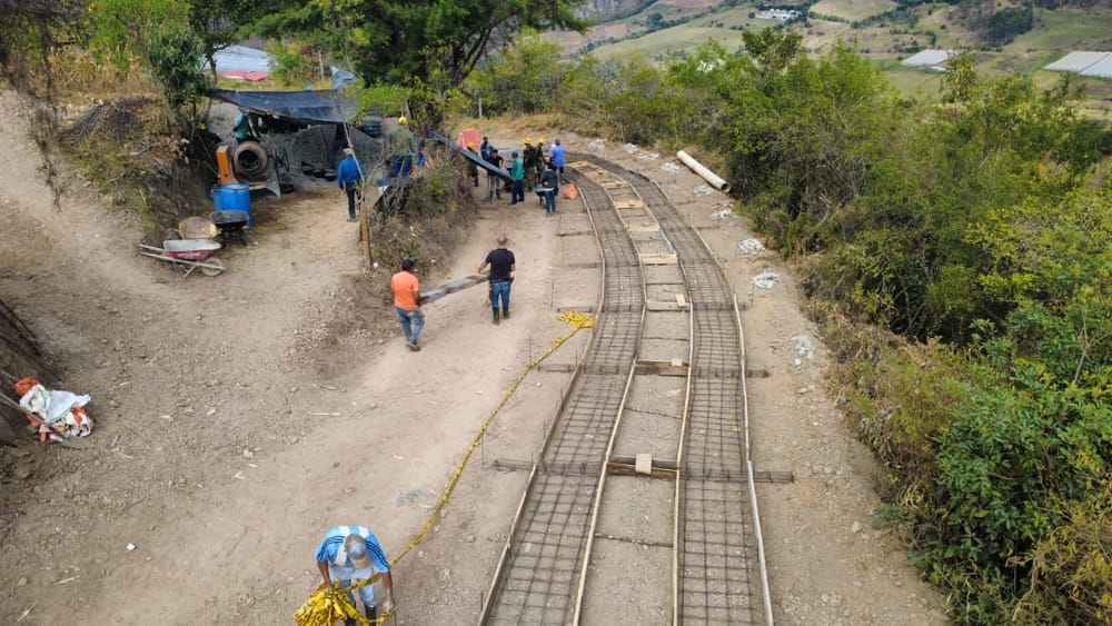 43 metros que cambian el camino de los campesinos de Suratá: Ingenieros Militares construyeron placa huella imagen de la publicación