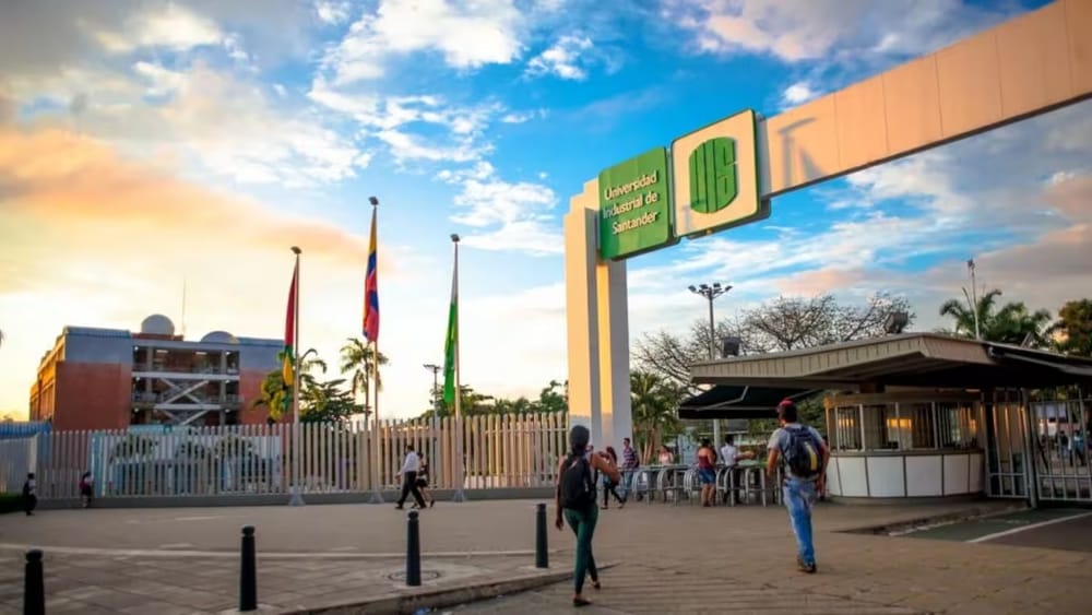 Tensión en la UIS: encapuchados habrían lanzado papas bomba y preparan movilización imagen de la publicación