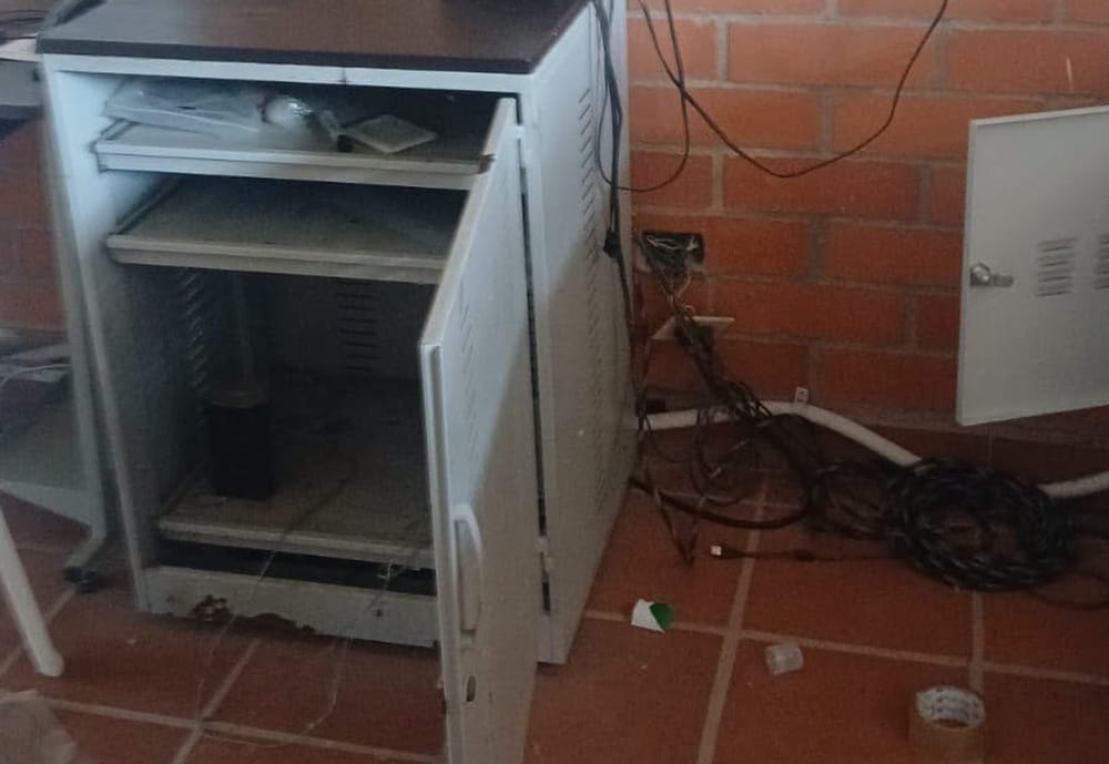 Sin rastros de dos ladrones que saquearon escuela rural en Girón imagen de la publicación