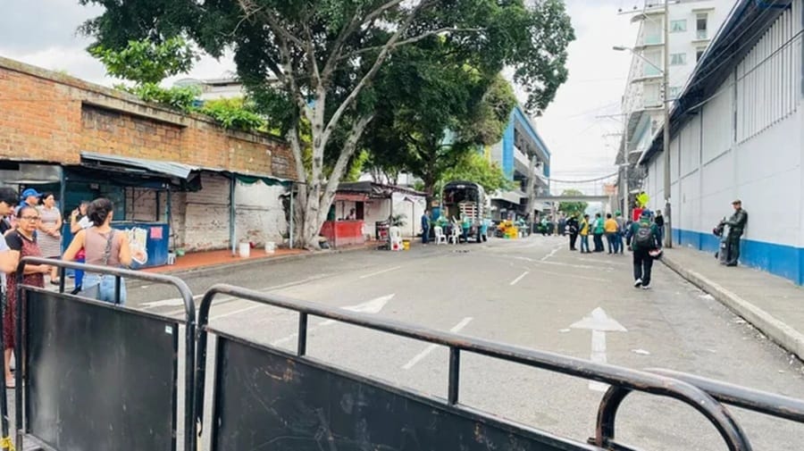 Desmontadas casetas irregulares destinadas a comercios informales imagen de la publicación