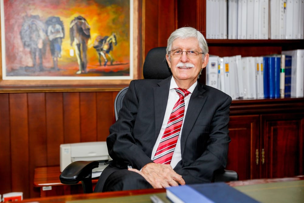 Robaron al exrector de la Universidad de Antioquia en Bucaramanga: se llevaron sus novelas inéditas imagen de la publicación