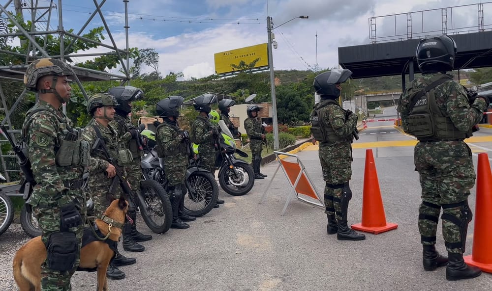 Más de 1.200 soldados custodian las carreteras santandereanas durante la semana de receso escolar imagen de la publicación