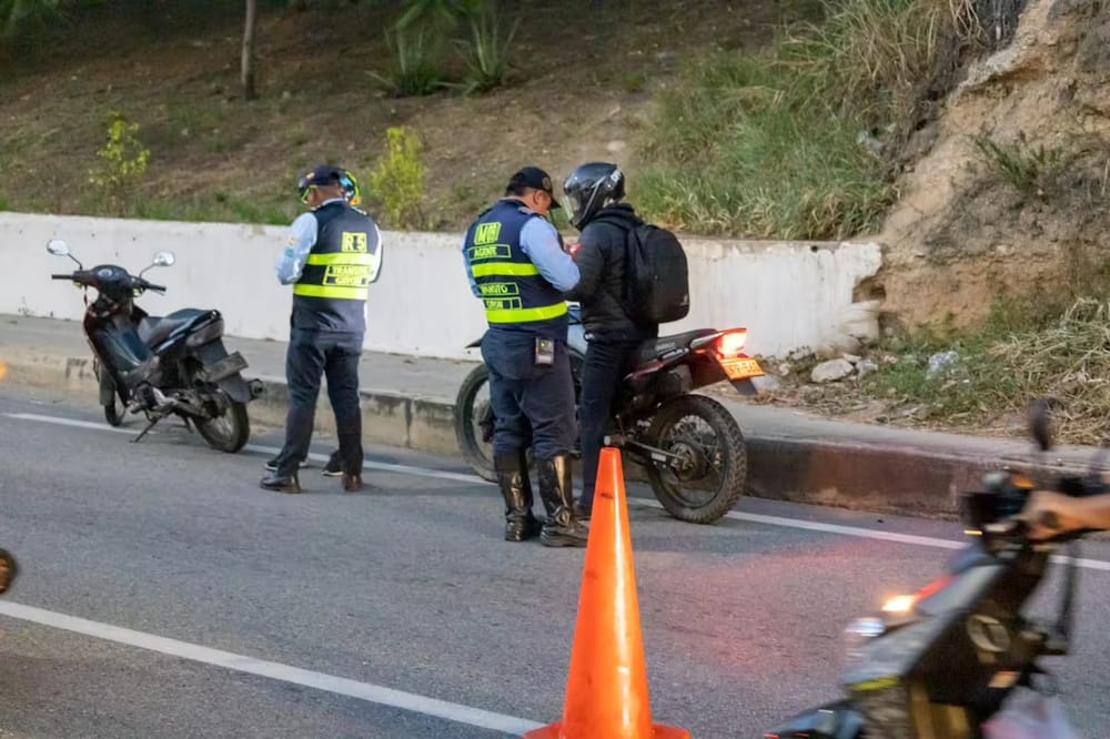 ¿Dinero y favores sexuales para evitar sanciones? Procuraduría formula cargos contra agente de tránsito de Girón imagen de la publicación