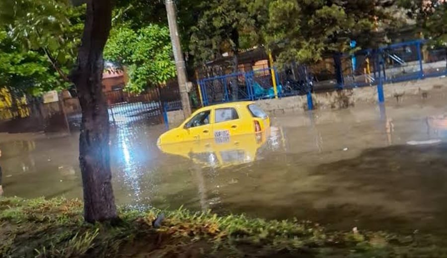 Congestiones y algunas vías inundadas por fuerte aguacero en el Área Metropolitana de  Bucaramanga imagen de la publicación