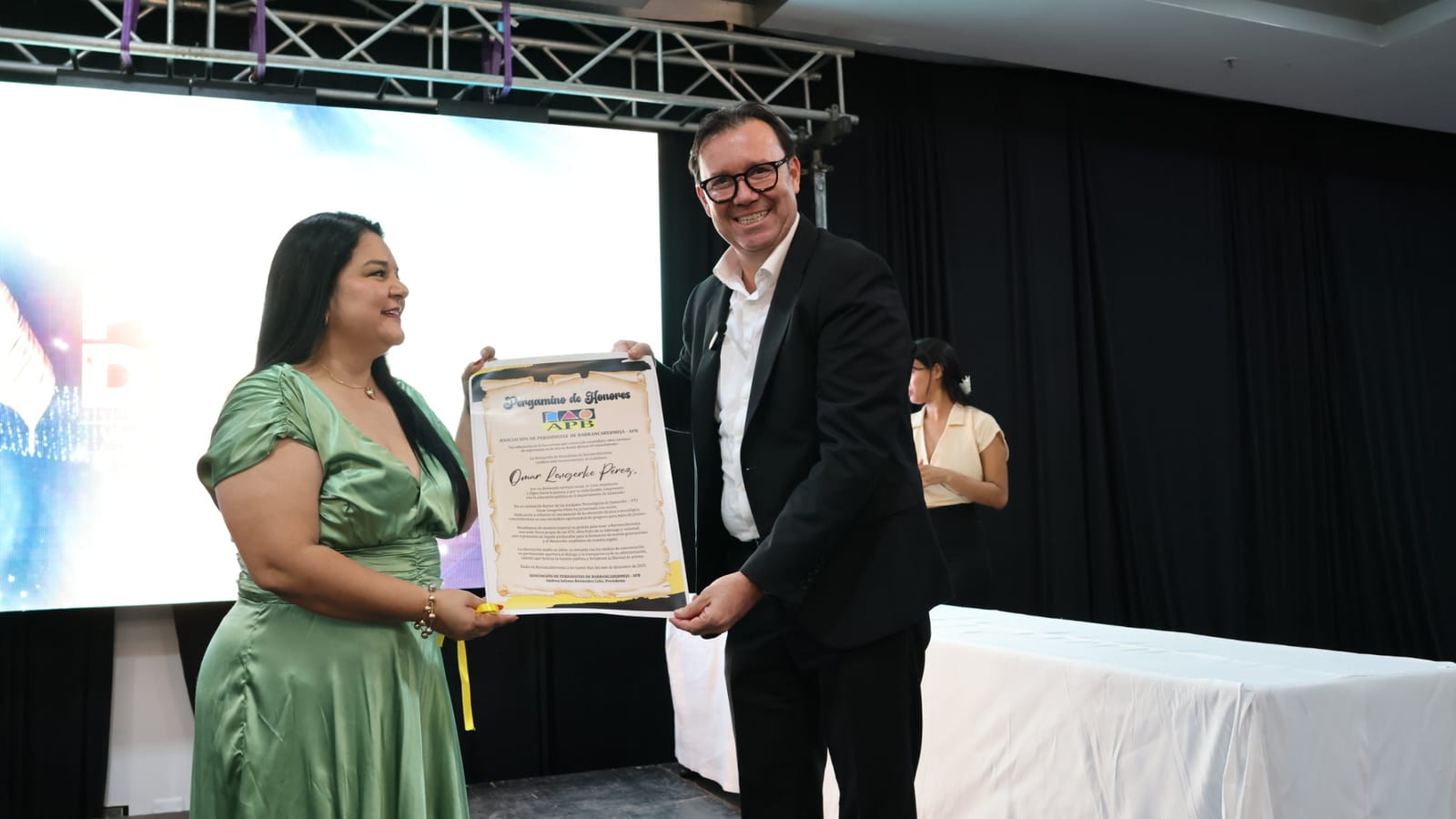 Exaltación en Premios Pluma de Oro a Omar Lengerke Pérez imagen de la publicación