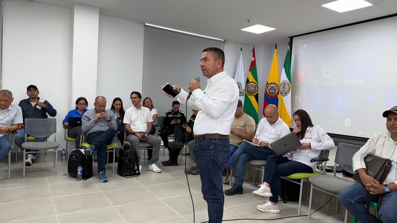 Acuerdo para habilitar paso en la troncal 1 y 2 del Magdalena Medio imagen de la publicación