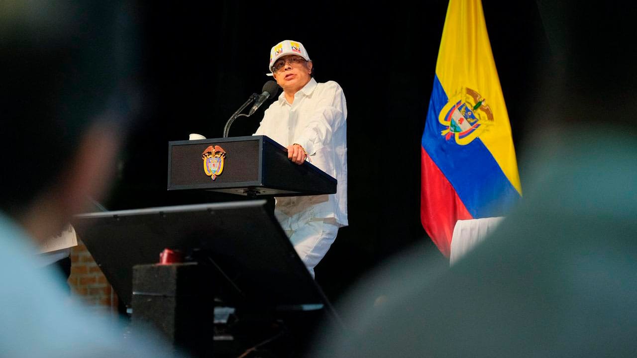 Petro asegura que retención de ahorros pensionales podría poner en peligro pago de pensiones por parte de Colpensiones imagen de la publicación