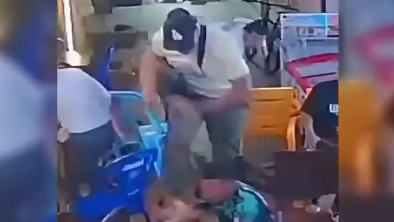 Sujeto que fue grabado clavándole una golpiza a un discapacitado en Barrancabermeja podría quedar libre imagen de la publicación