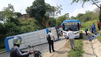 Buseta se volcó en el norte de Bucaramanga imagen de la publicación