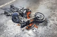Motocicleta incendiada genera alarma en el centro de Bucaramanga imagen de la publicación