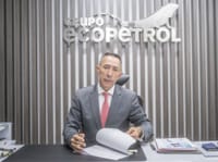 Merecidas’ vacaciones para  Ricardo Roa en Ecopetrol Extraño ‘maridaje’ del presidente  Gustavo Petro con el personaje imagen de la publicación