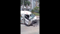 Impacto brutal en Floridablanca: buseta perdió el control y terminó estrellada contra un poste imagen de la publicación
