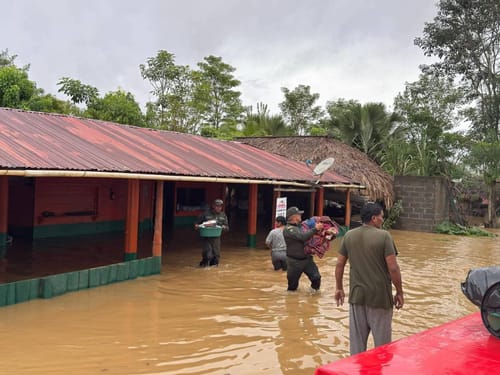 Cuando el uniforme se moja de valentía imagen de la publicación