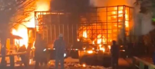 ¡Qué bárbaros! Los desadaptados de las disidencias incendian camión lleno de pollos vivos imagen de la publicación
