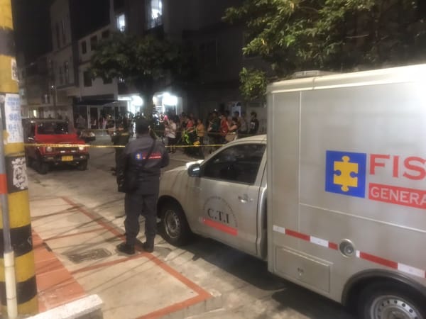 Hombre apareció  muerto en su carro