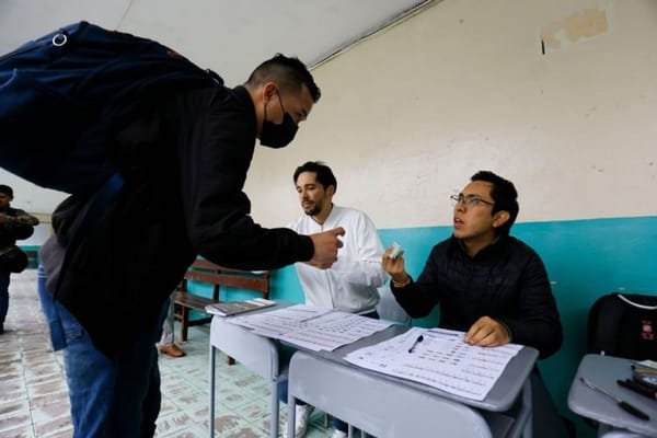 Ecuatorianos se preparan para elegir presidente este domingo