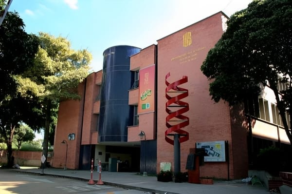 Diez años de excelencia: Renovación de acreditación para Medicina en la UIS