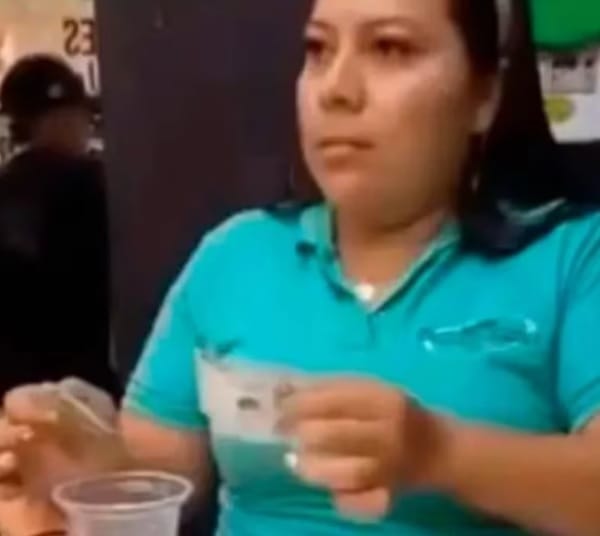“Mi primera chamba”: Cajera rompe billete de $100.000 por error