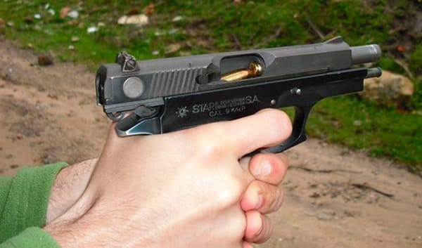 Mujer pierde la vida en cruel ataque frente a su hijo