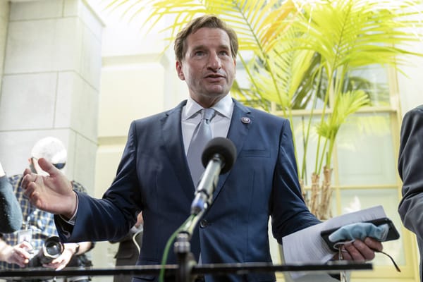 OpenAI suspende chatbot que simulaba identidad del candidato demócrata Dean Phillips