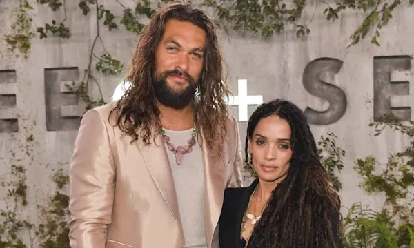 Jason Momoa supera su tusa viajando tras divorcio con Lisa Bonet