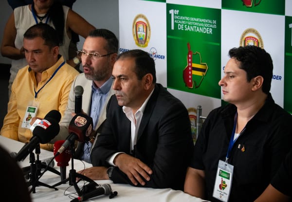 Alcaldes de Santander se unen en estrategias unificadas para abordar desafíos departamentales
