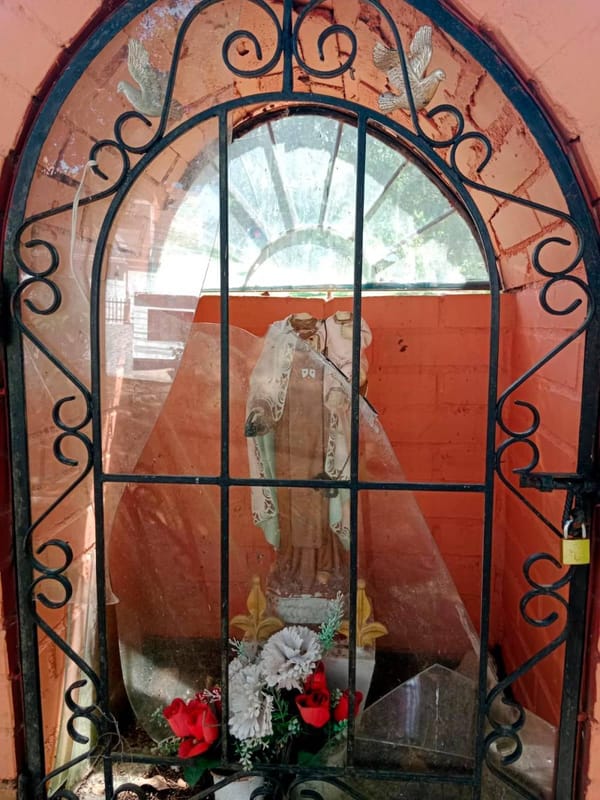 Vándalos destrozaron imagen de la Virgen María en La Joya