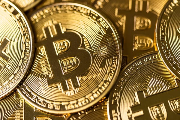 El Bitcoin alcanza su máximo valor en dos años y se acerca al récord histórico
