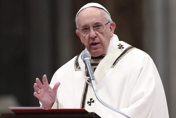 Papa Francisco destituye a sacerdote condenado por asesinato y pederastia
