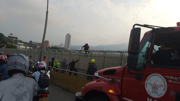 Joven intentó lanzarse del viaducto García Cadena