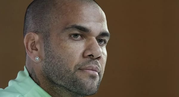 Dani Alves paga millonaria fianza para salir de prisión