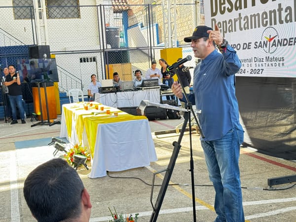 Gobernador lidera reactivación del Colegio Lucas Caballero de Suaita
