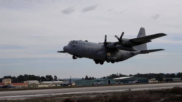 Avión militar se estrelló y dejó 15 personas fallecidas