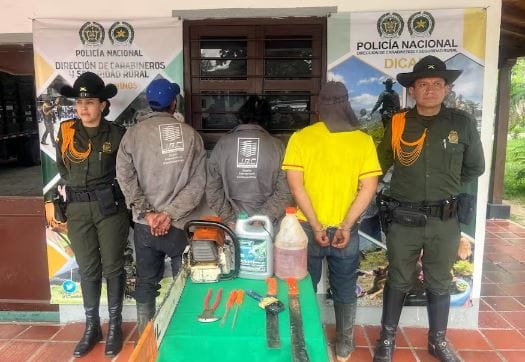 Con tremendos 'troncos' sorprendieron a tres hombres en Piedecuesta