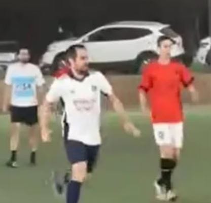 Ministro chileno no fue a reunión con mineros por jugar fútbol