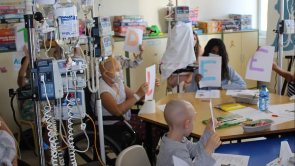 Inician las aulas hospitalarias para atender a niños enfermos en Cartagena