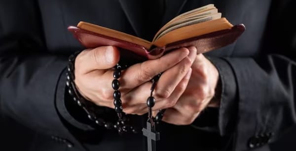 Condenan a exsacerdote polaco por orgía con drogas