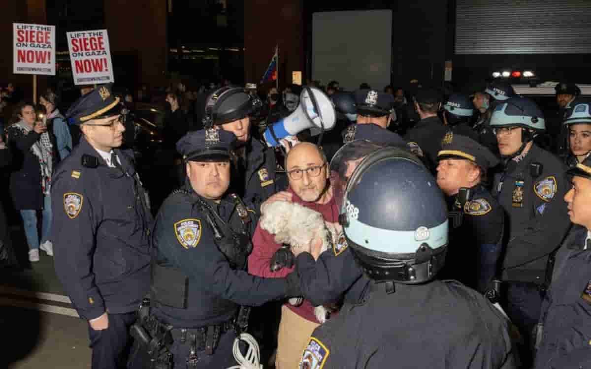 Policía de Boston frena protestas propalestinas: 100 detenidos en universidad