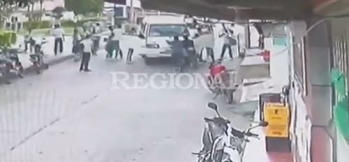Buseta escolar rodó sin control en Encino