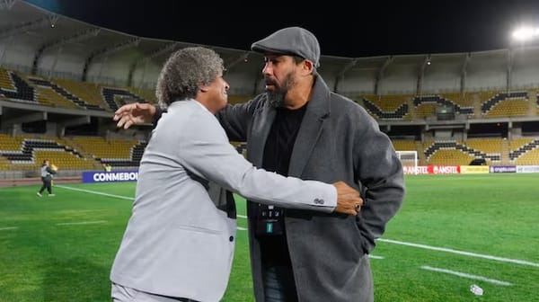 Técnico de Palestino honra a Miguel Ángel Russo en la cancha