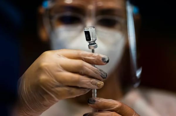 Vacuna de AstraZeneca podría generar efectos secundarios graves