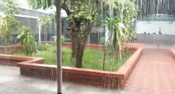 VIDEO. Estudiantes de Sabana de Torres luchan contra las lluvias