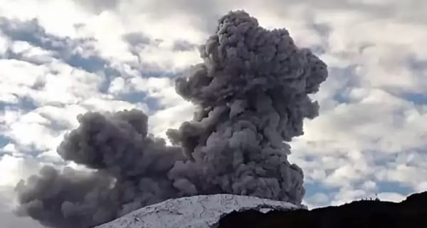 VIDEO. Volcán Nevado del Ruiz reactivó su actividad y expulsó ceniza