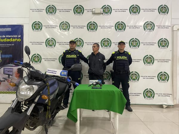 Óscar Bueno se las daba de malo con un fierro en Bucaramanga