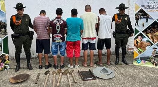 La escarpa occidental no se  toca : Mineros ilegales fueron capturados