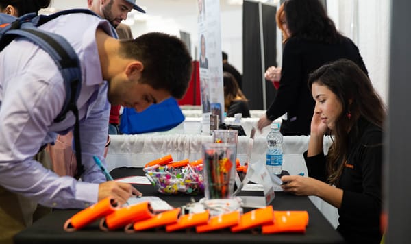 Gran Feria de Empleo en Girón reúne 17 empresas en un solo lugar