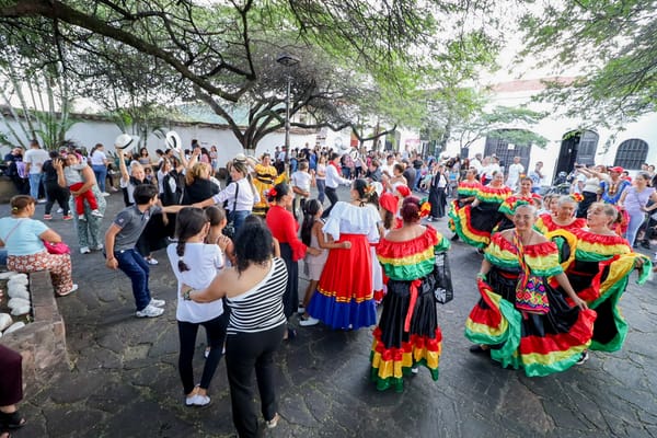 Girón se vistió de fiesta en el Día de la Santandereanidad